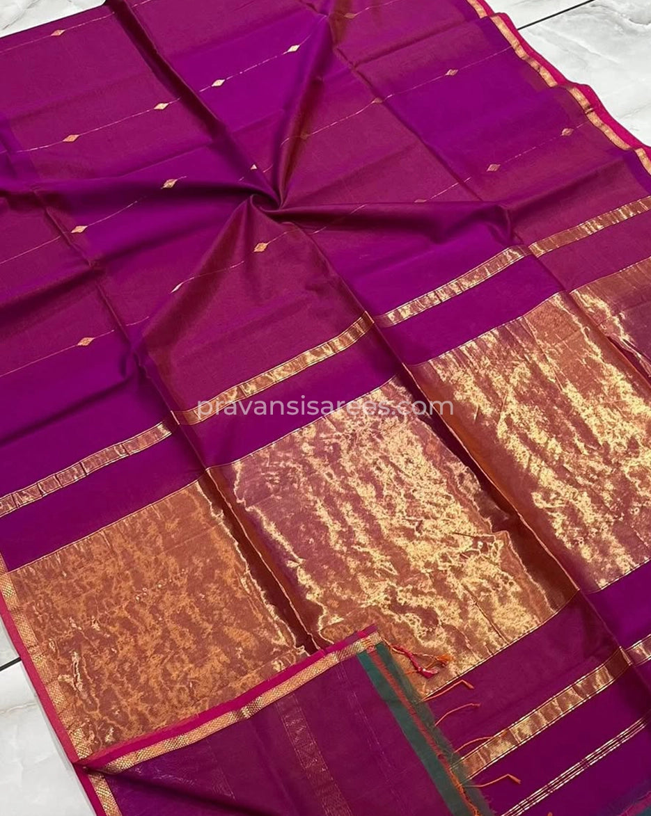 Close-up of Magenta Silk by Cotton Maheshwari Buttidar Saree