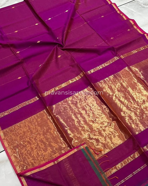 Close-up of Magenta Silk by Cotton Maheshwari Buttidar Saree