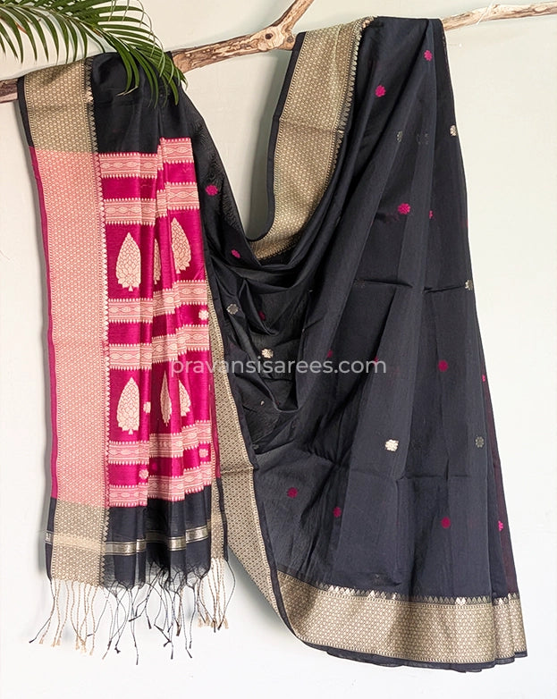 Full view of Maheshwari Semi Butt idar Black Saree