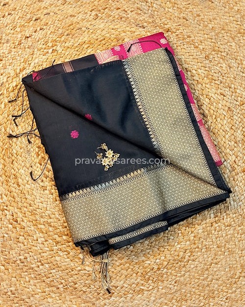 Open view of Maheshwari Semi Butt idar Black Saree