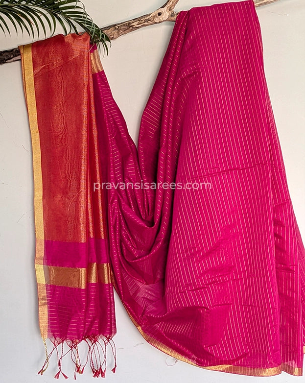 Full view of Maheshwari Semi Zari Linings Rani Pink Saree