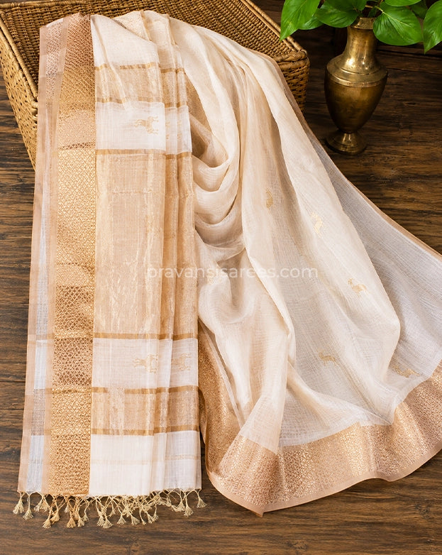 Close-up of Pure Maheshwari Barasingha White Butti Saree