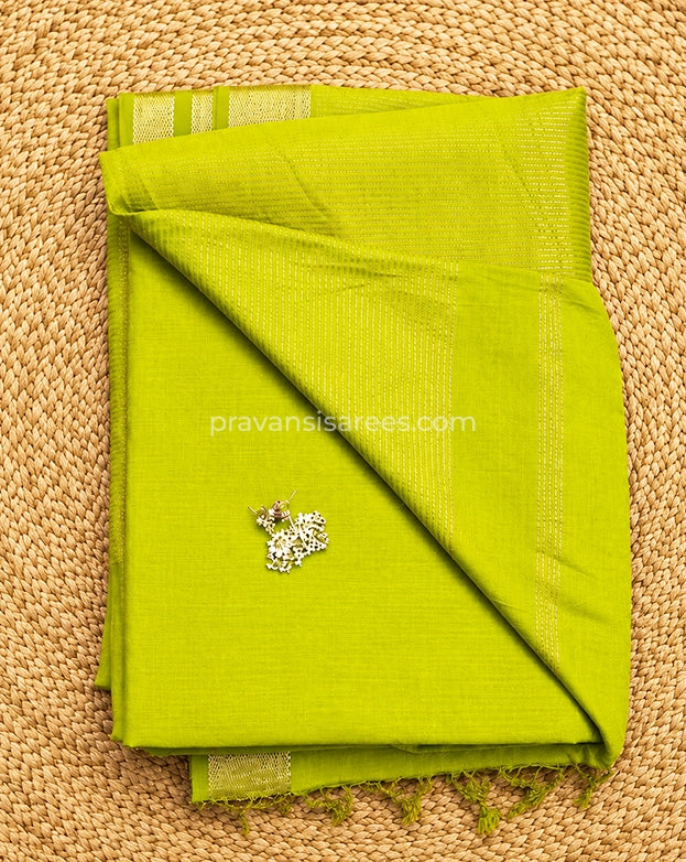 Open view of Pure Maheshwari Check Diamond Border Lime Green Saree