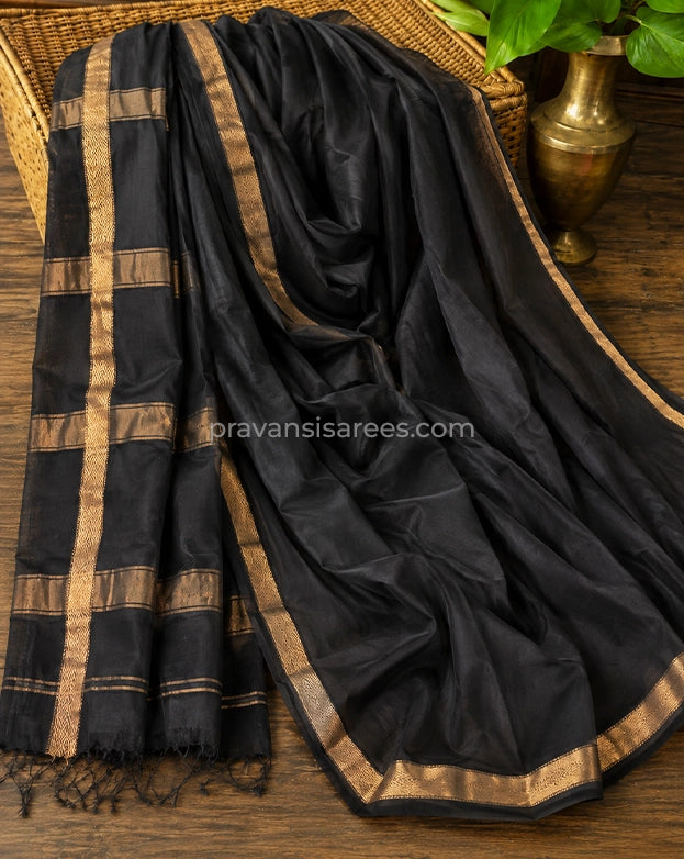 Close-up of Pure Maheshwari Cotton by Cotton Black Saree