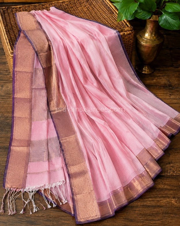Close-up of Pure Maheshwari Cotton by Plain Pink Saree