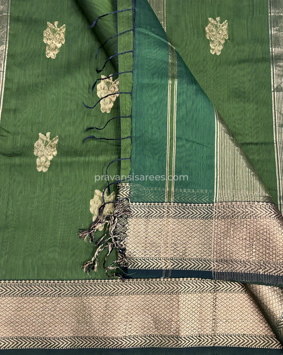 Product view of the Pure Maheshwari Flower Butta Green Saree