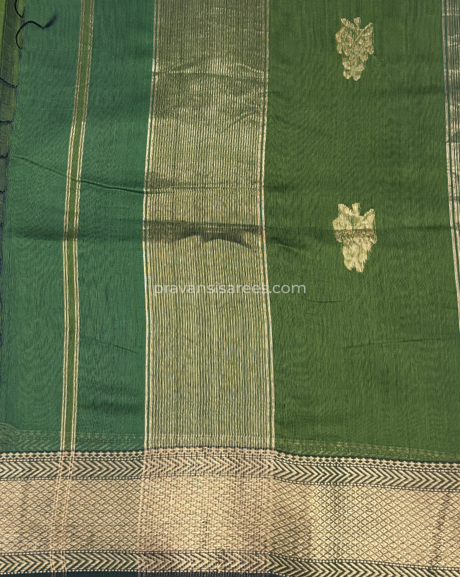 Open view of the Pure Maheshwari Flower Butta Green Saree showing the full saree design