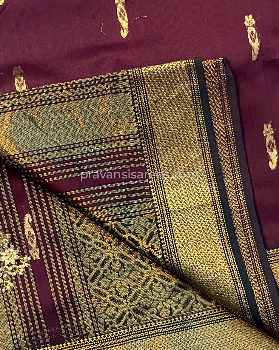Product view of the Pure Maheshwari Palledar Maroon Saree