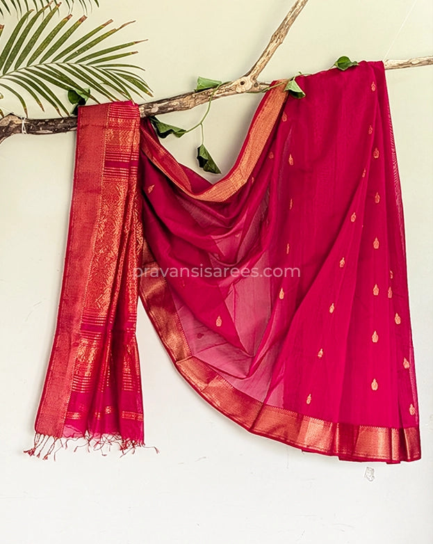 Full view of Pure Maheshwari Palledar Rani Pink Saree