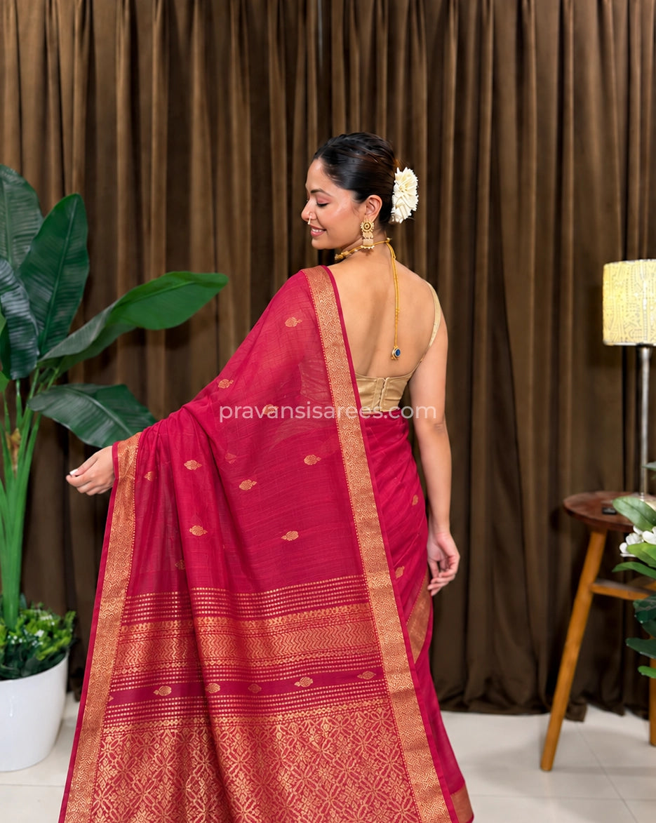 Model view of the Pure Maheshwari Palledar Rani Pink Saree showing the saree drape