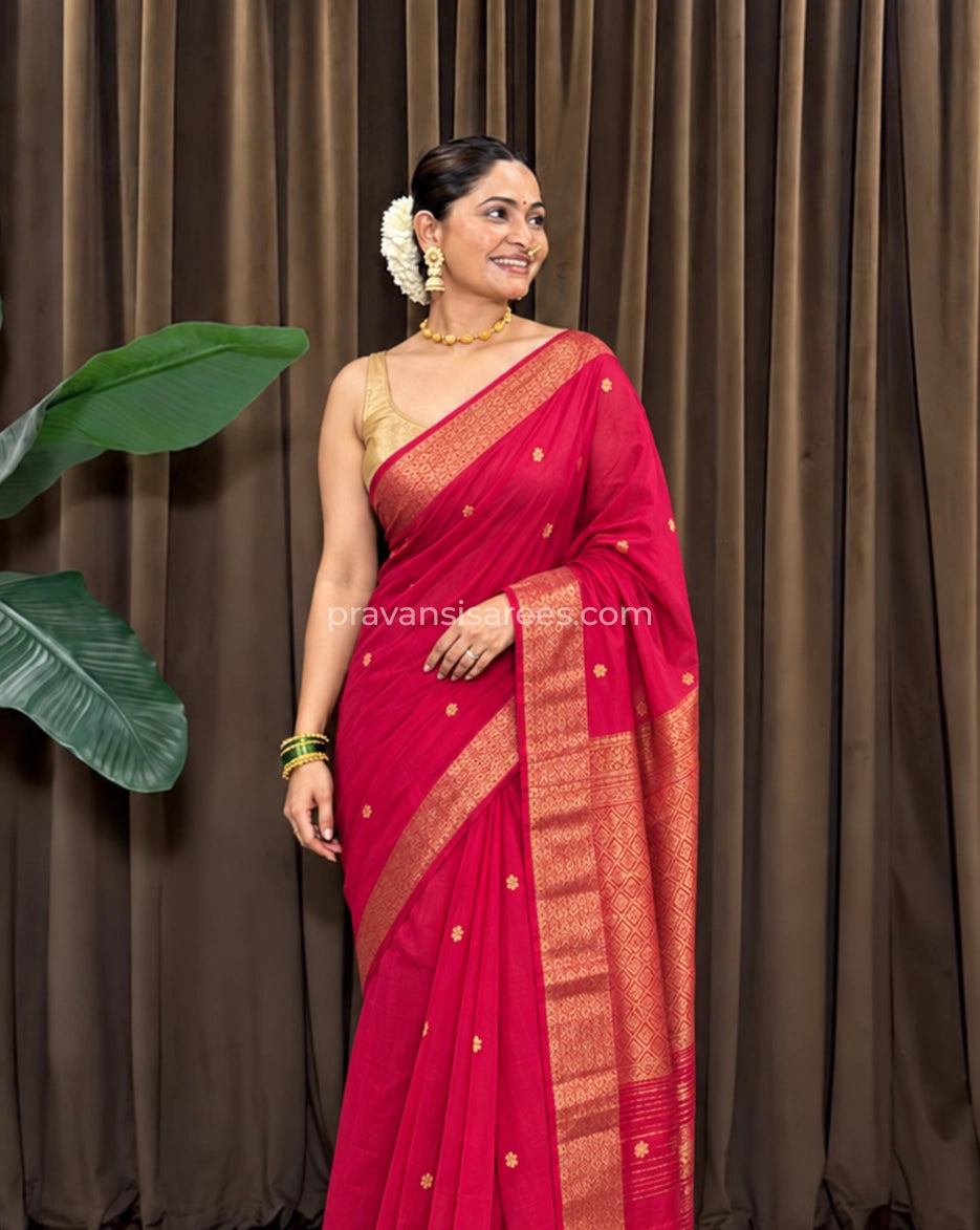 Model wearing the Pure Maheshwari Palledar Royal Rani Pink Saree