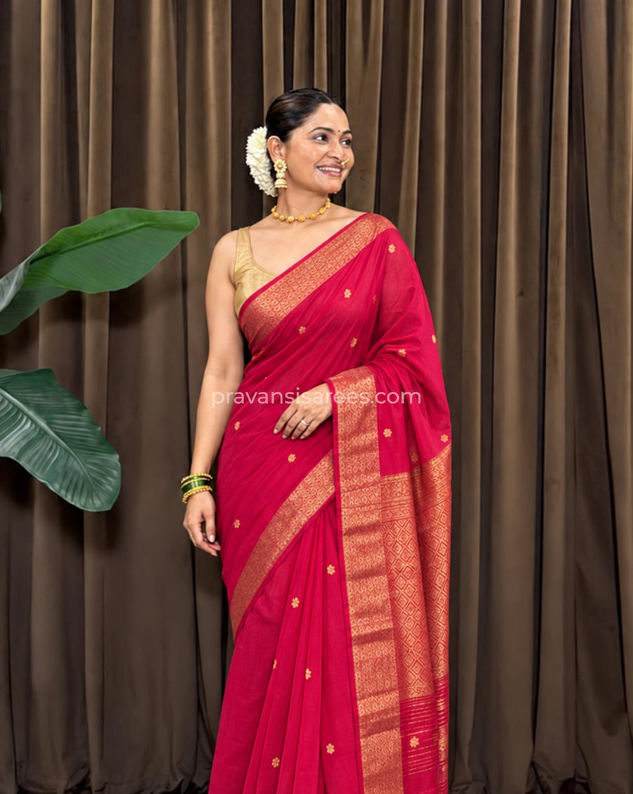 Model wearing the Pure Maheshwari Palledar Royal Rani Pink Saree