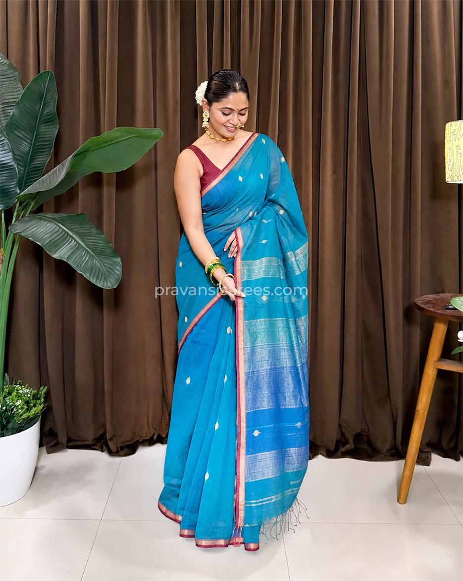 Model wearing the Pure Maheshwari Shaded Butti Blue Saree