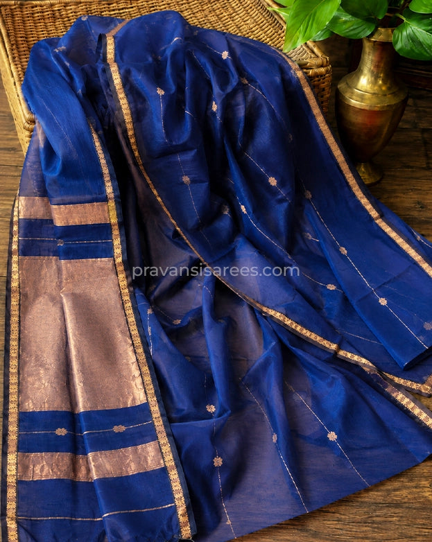Close-up of Pure Maheshwari Star Butta Blue Saree