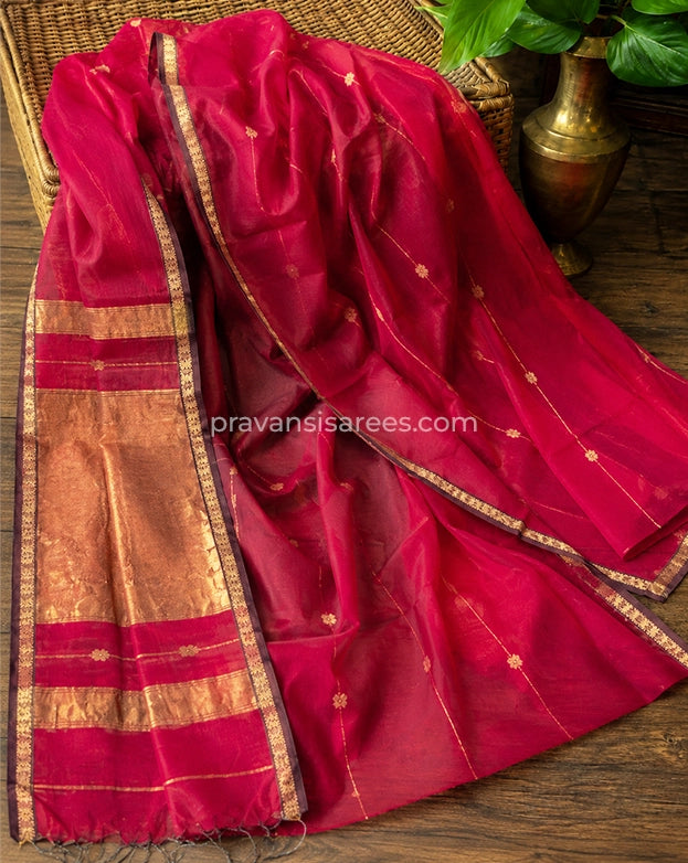 Close-up of Pure Maheshwari Star Butta Rani Pink Saree