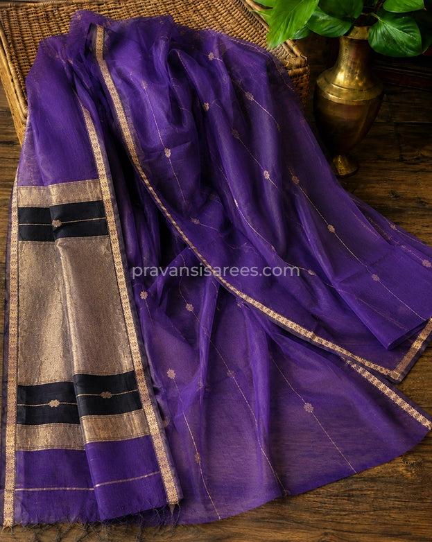 Close-up of Pure Maheshwari Star Butti Purple Saree