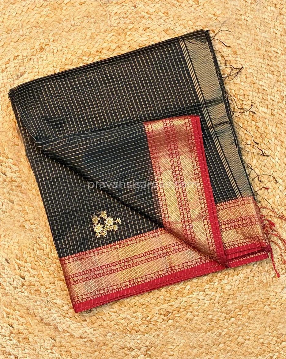 Open view of Pure Maheshwari Zari Checks Grey Saree