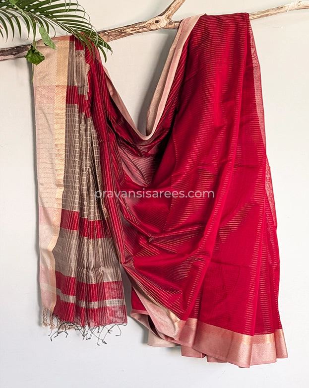 Full view of Pure Maheshwari Zari Linings Red Saree