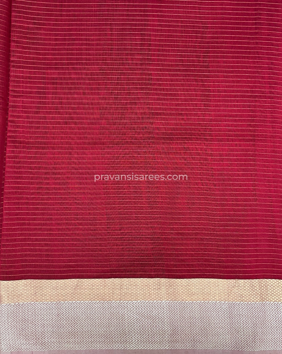 Open view of the Pure Maheshwari Zari Linings Red Saree showing the full saree design