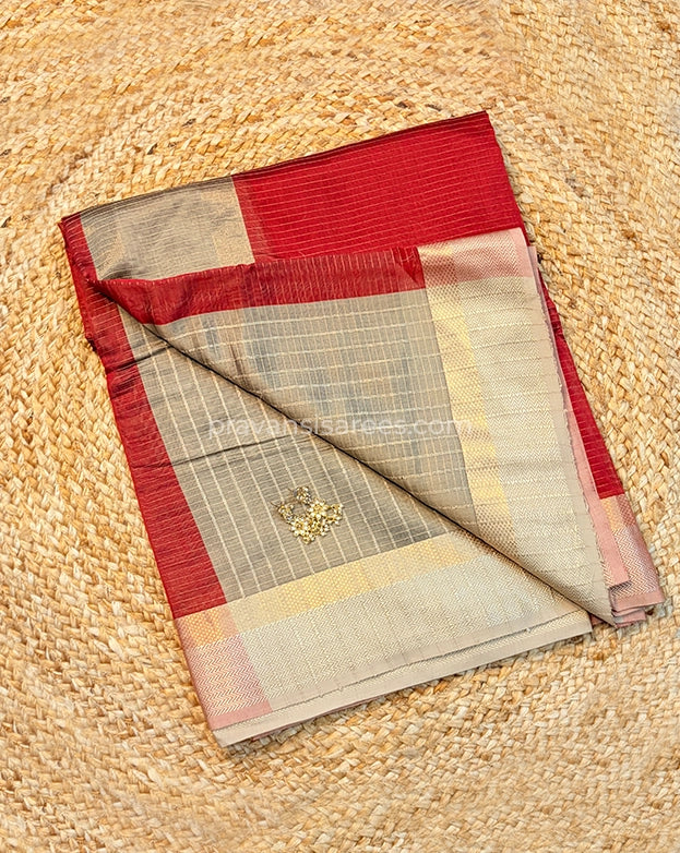 Open view of Pure Maheshwari Zari Linings Red Saree
