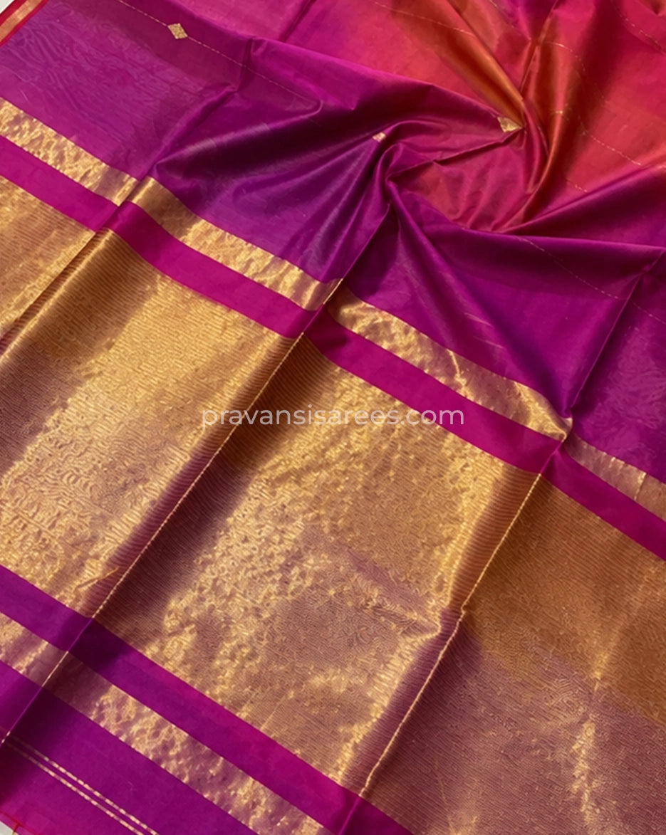 Close-up of Rani Pink Shaded Silk by Cotton Maheshwari Buttidar Saree