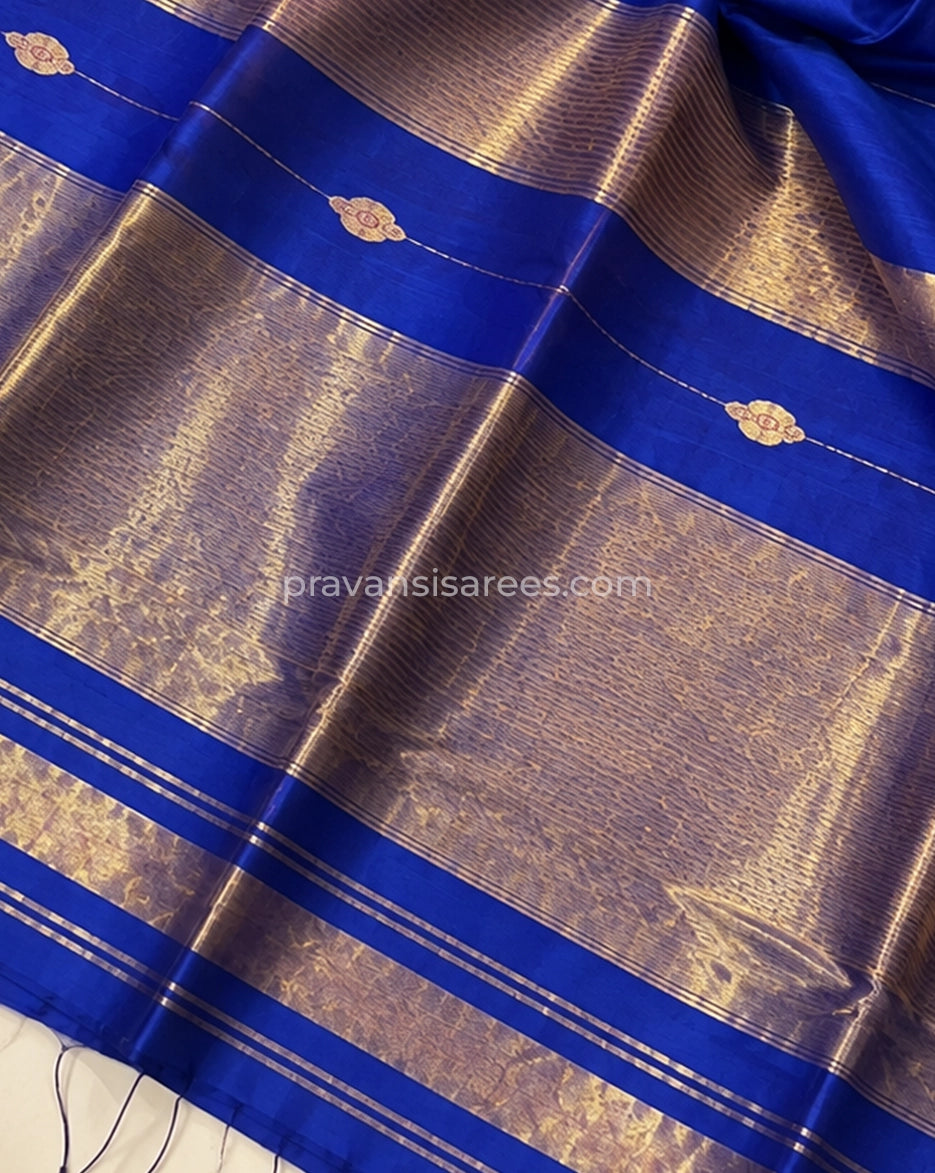 Close-up of Royal Blue Silk by Cotton Maheshwari Buttidar Saree with Zari Pallu